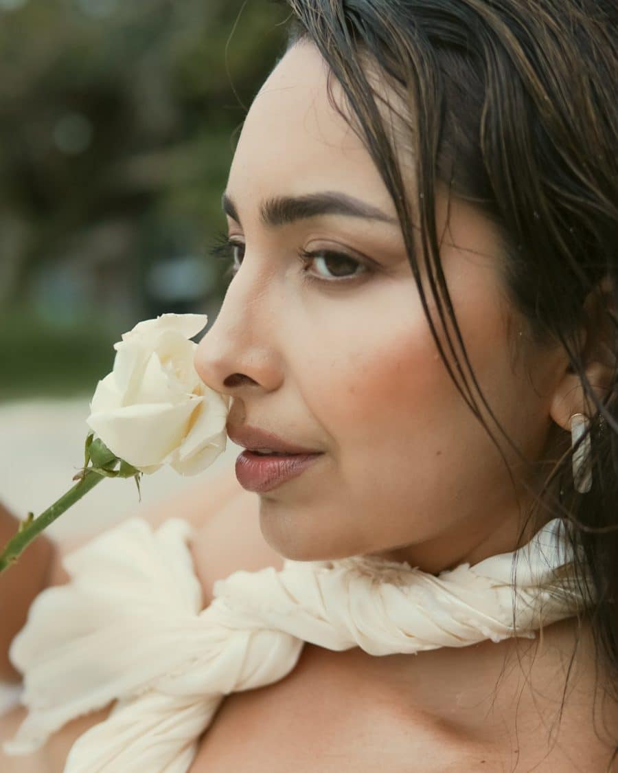 Sahara Rose holding a white rose