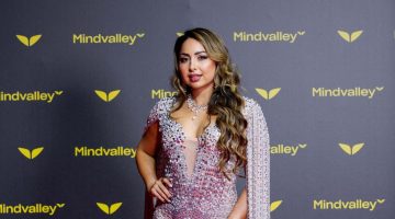 Sahara Rose hosting the Mindvalley stage
